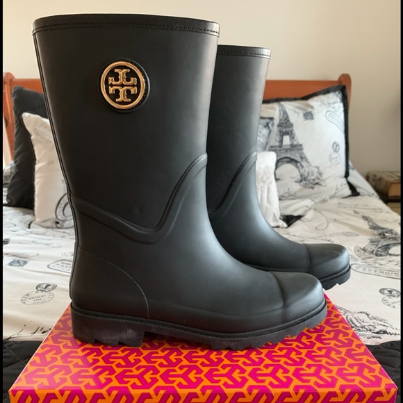 tory burch black rain boots
